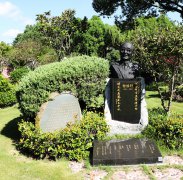 黎焕颐纪念碑：诗魂永驻，岁月铭刻